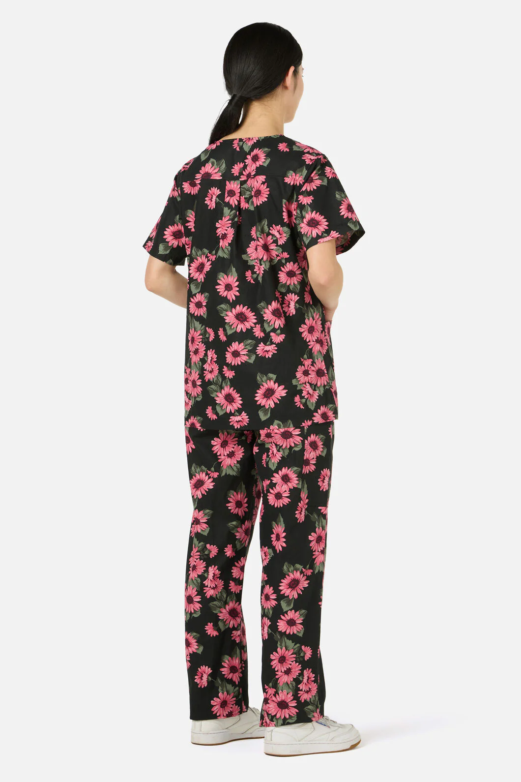 Winter Daisy scrub set - Image 3